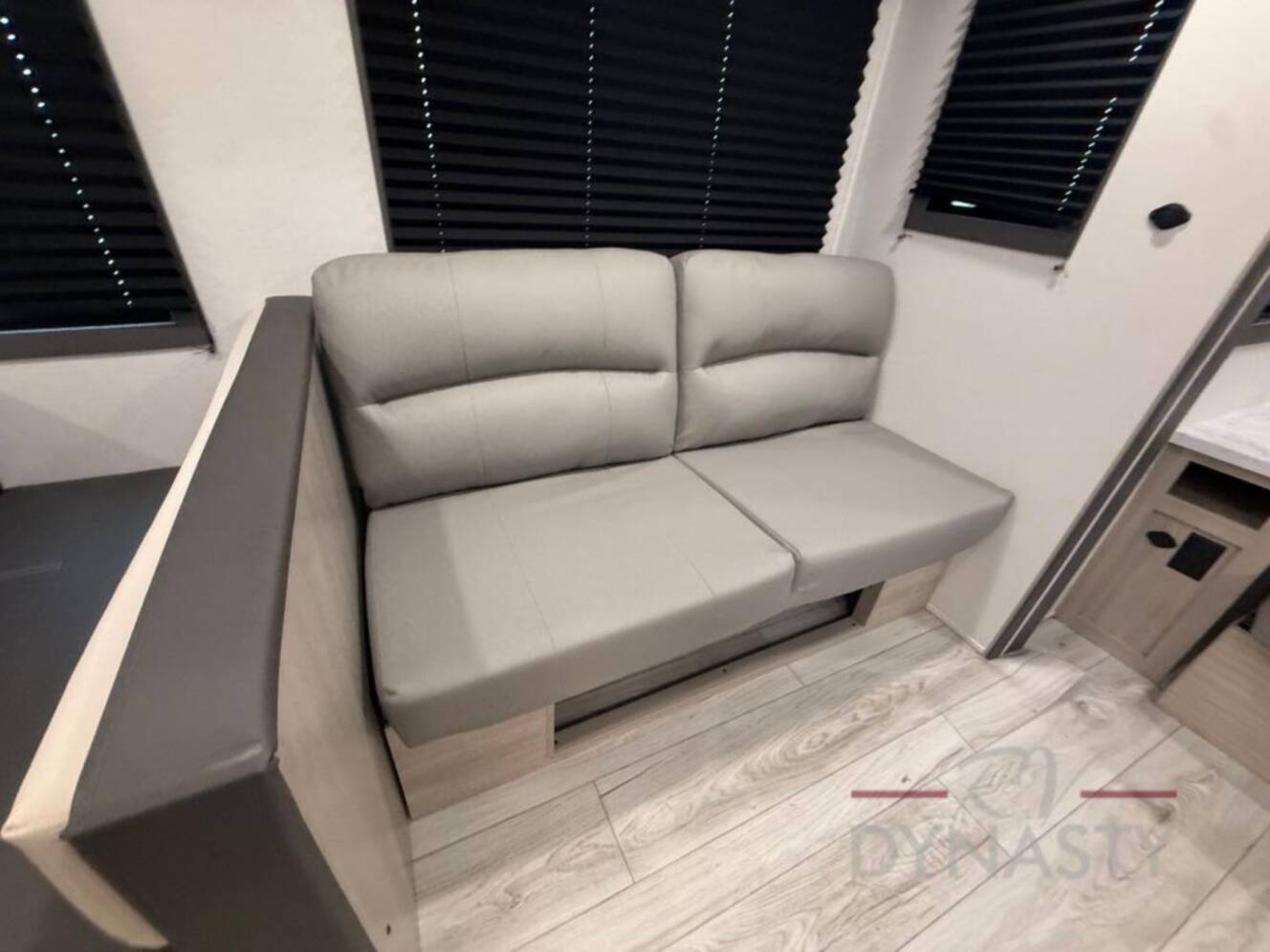 A photo of this 2027 East To West Della Terra 272RL