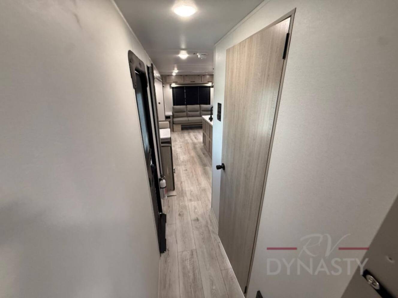 A photo of this 2027 East To West Della Terra 272RL