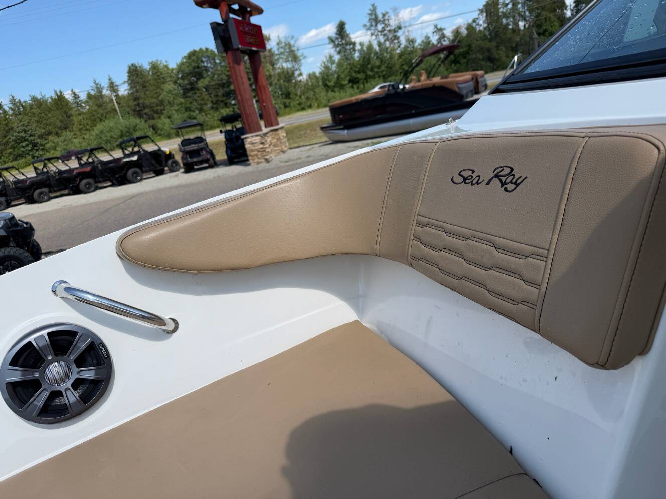 A photo of this 2021 Sea Ray SPX 190