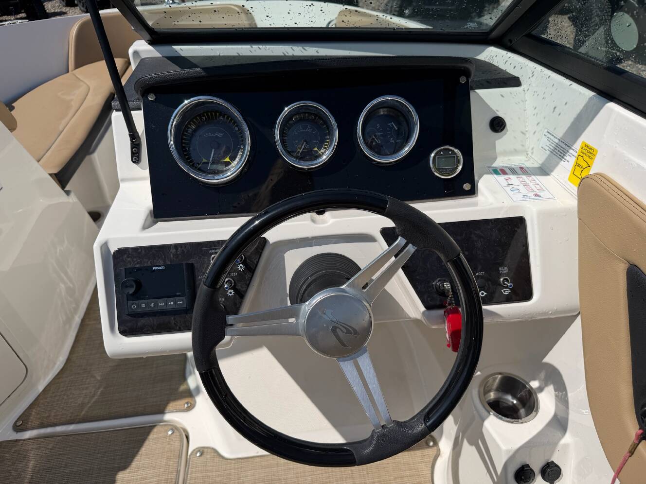 A photo of this 2021 Sea Ray SPX 190