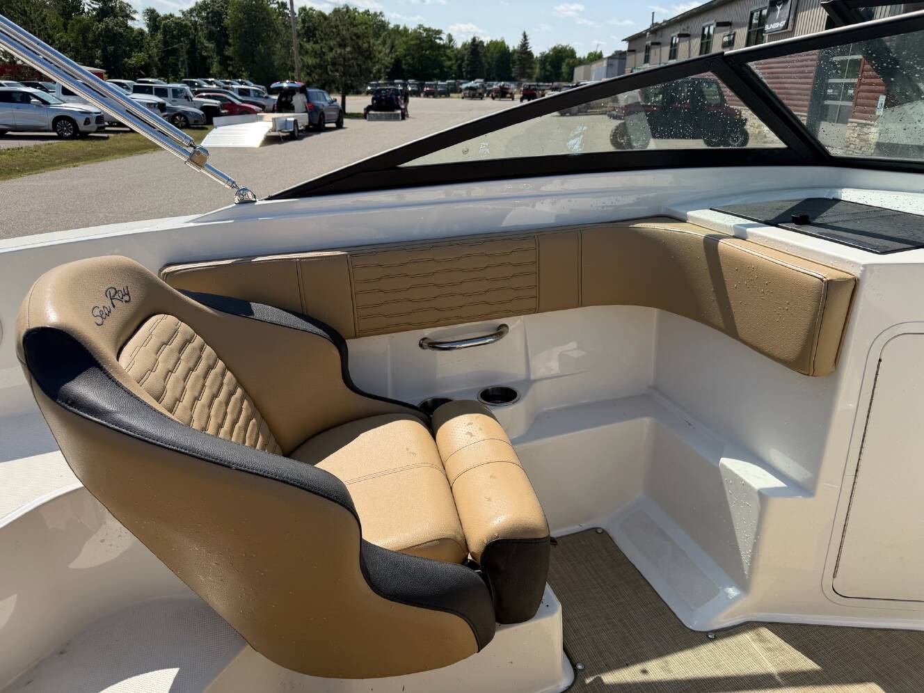 A photo of this 2021 Sea Ray SPX 190