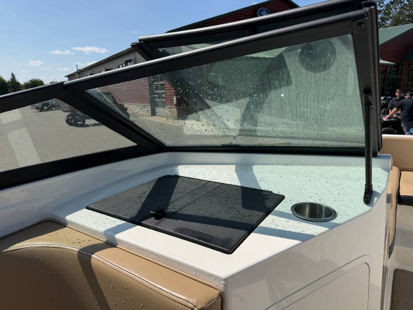A photo of this 2021 Sea Ray SPX 190