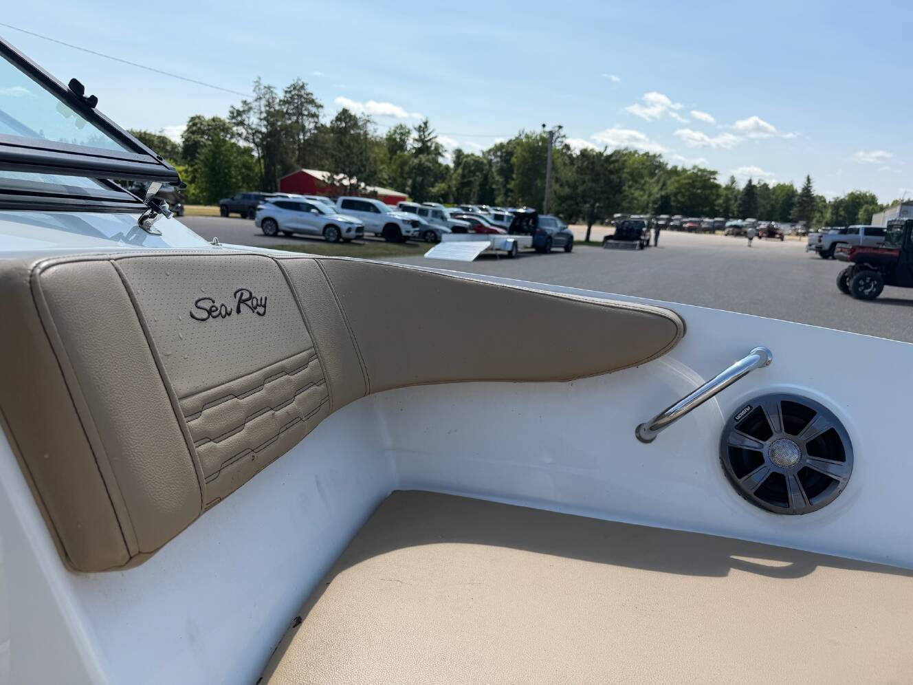 A photo of this 2021 Sea Ray SPX 190