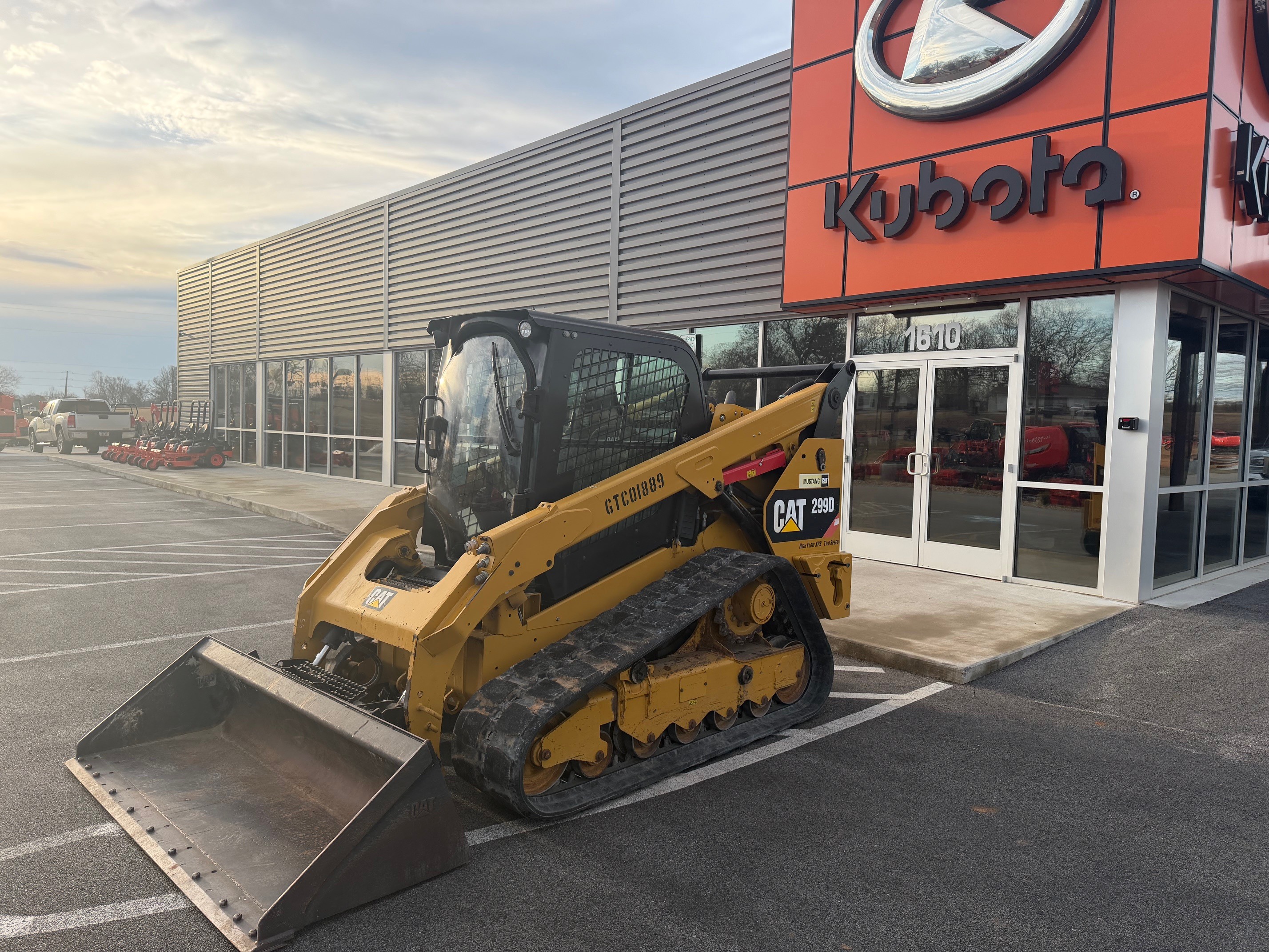 2015 CAT 299D in Harrison, AR