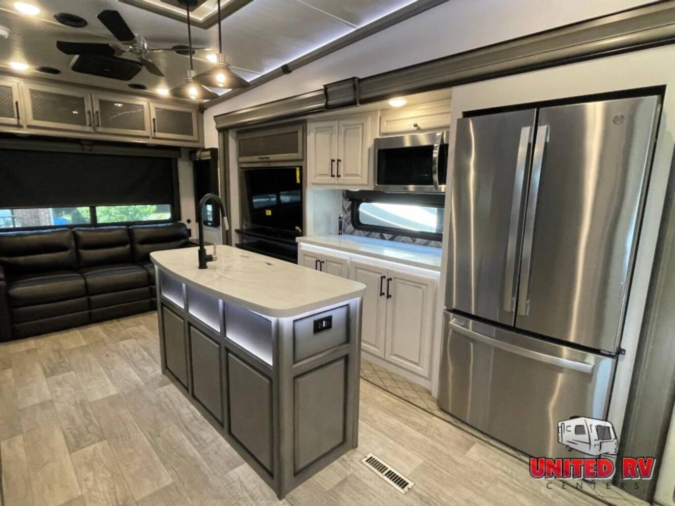 A photo of this 2022 Keystone Rv Montana Legacy 3231CK