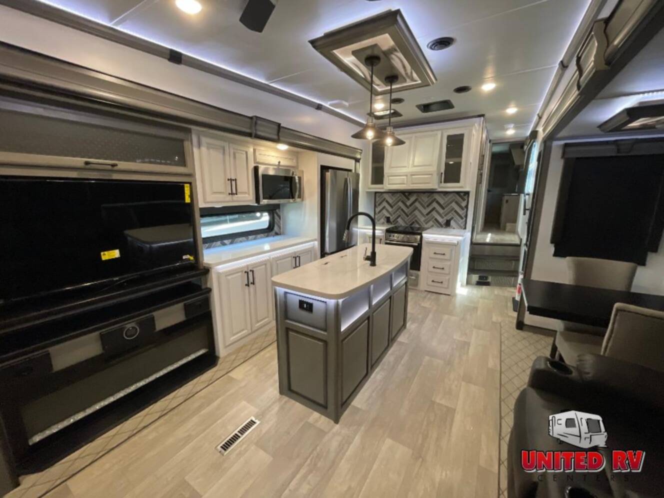 A photo of this 2022 Keystone Rv Montana Legacy 3231CK