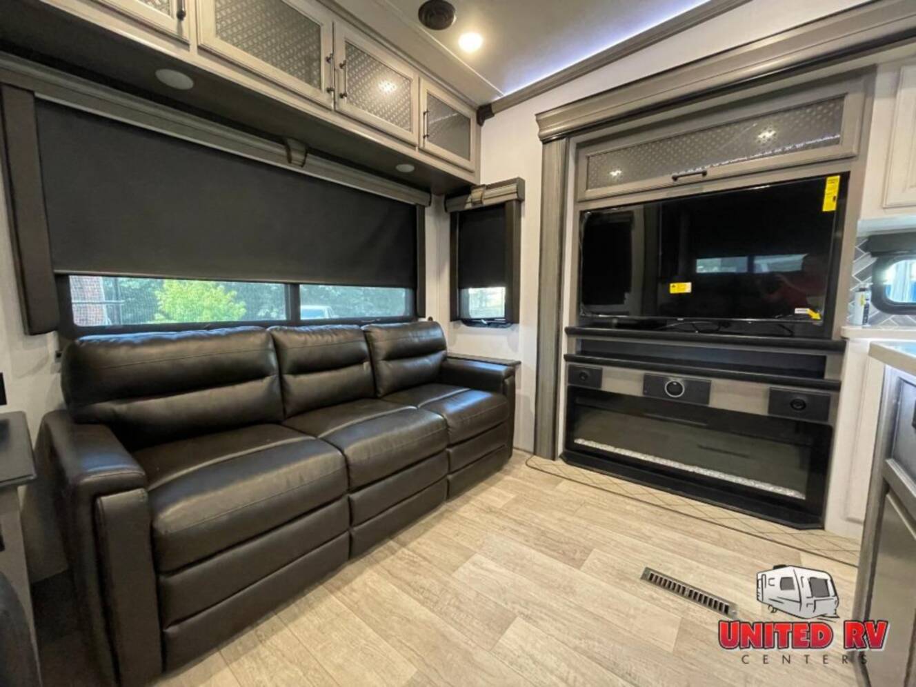 A photo of this 2022 Keystone Rv Montana Legacy 3231CK