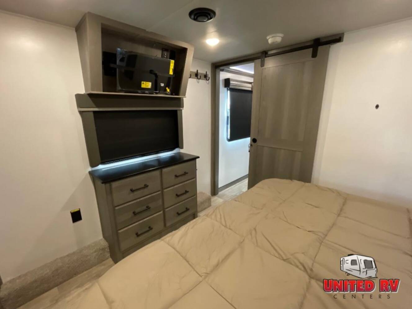 A photo of this 2022 Keystone Rv Montana Legacy 3231CK