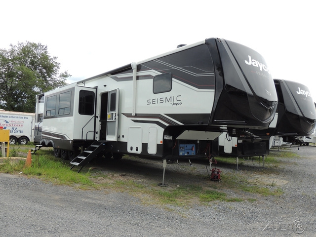 2026 Jayco Seismic 395 in greencastle PA