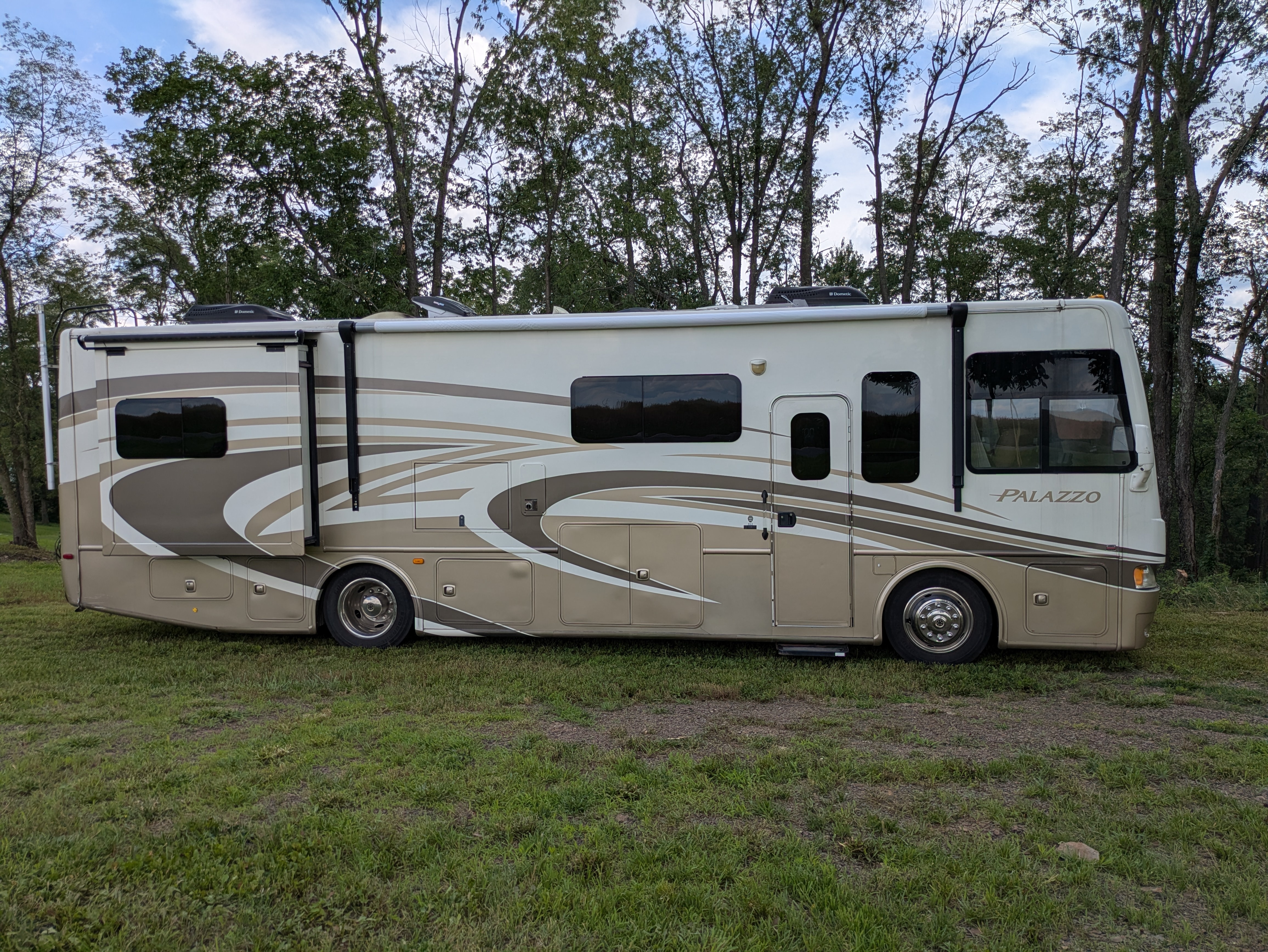 2014 Thor Motor Coach PALAZZO 33 2 RV