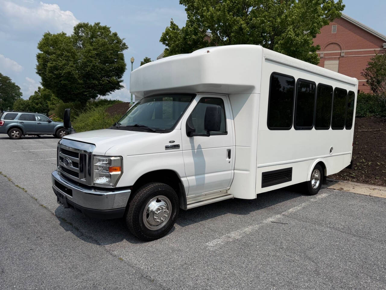 2020 FORD E-350 in Harrisburg, PA