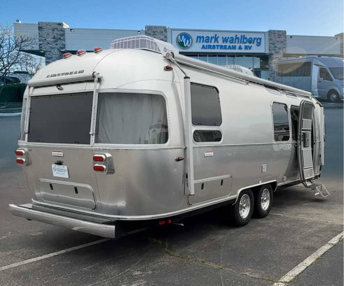 A photo of this 2026 Airstream International 28RB Twin