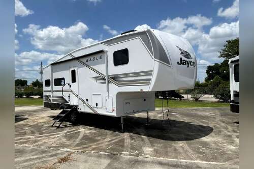 2027 Jayco Eagle SLE Fifth Wheel 24MLE in houston TX
