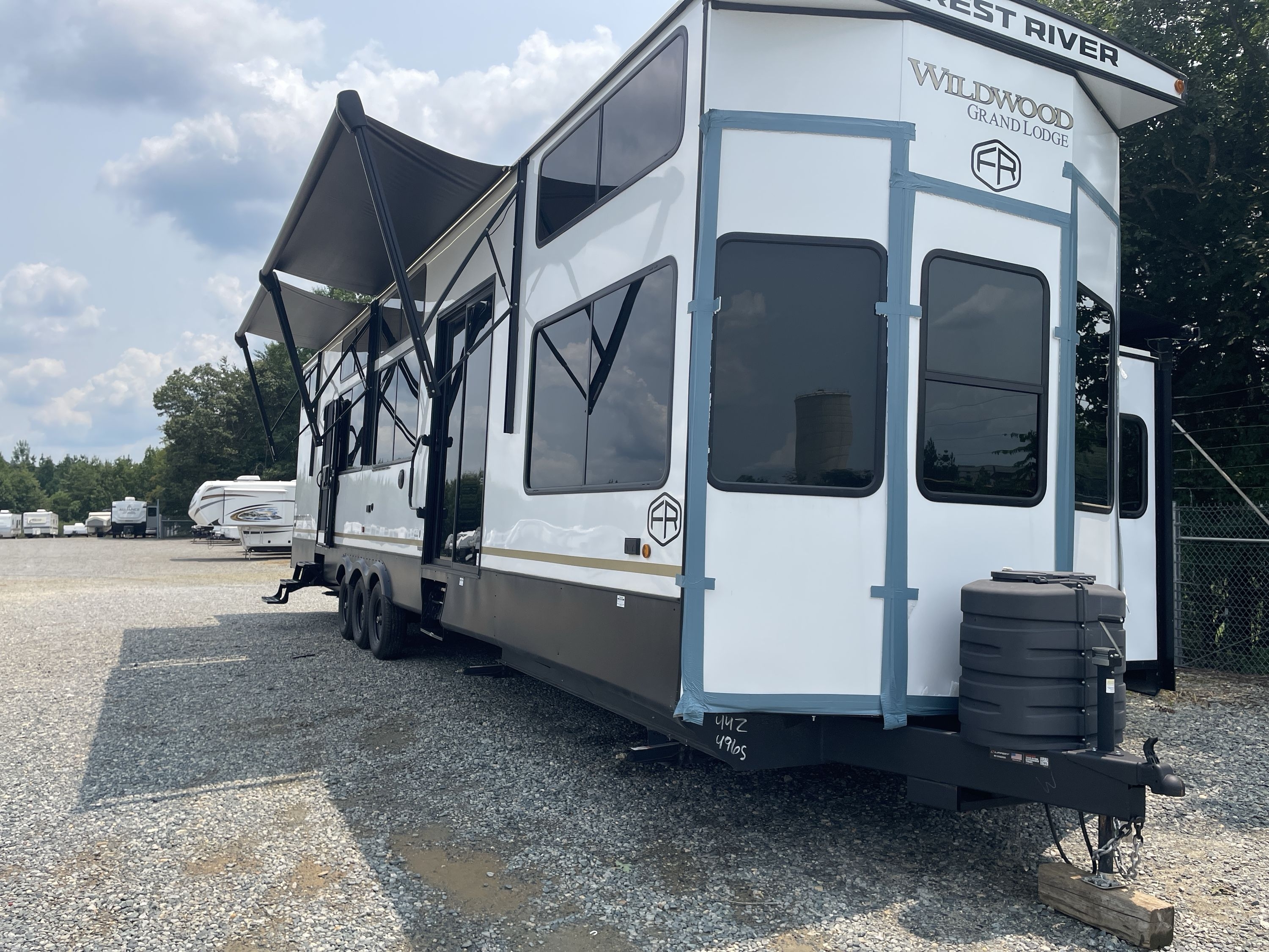2026 Forest River WILDWOOD GRAND LODGE 44ZEN in thornburg VA