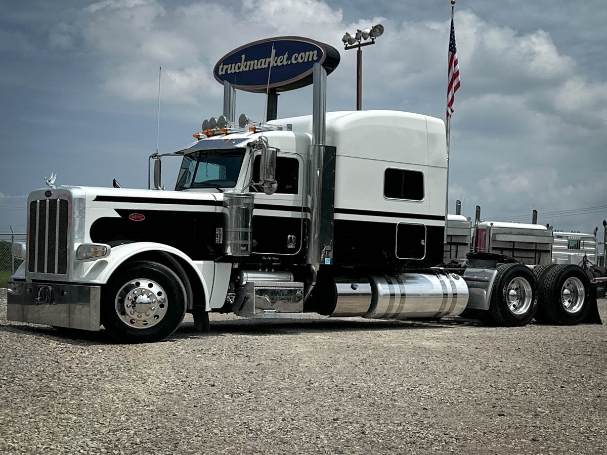 2018 PETERBILT 389 in Olive Branch, MS