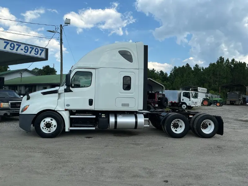 2020 FREIGHTLINER CASCADIA 126