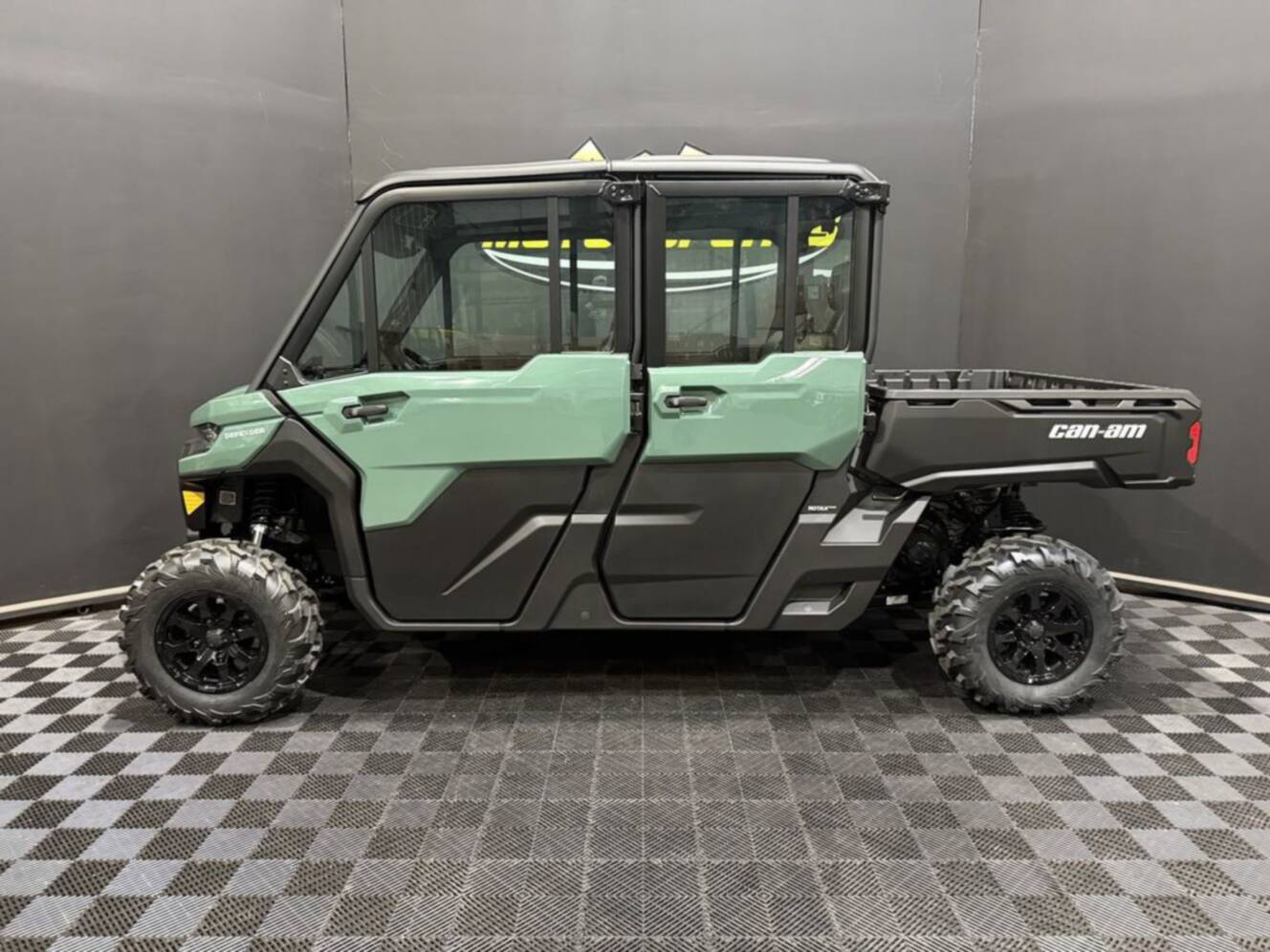 A photo of this 2026 Can-Am Defender MAX DPS CAB HD10