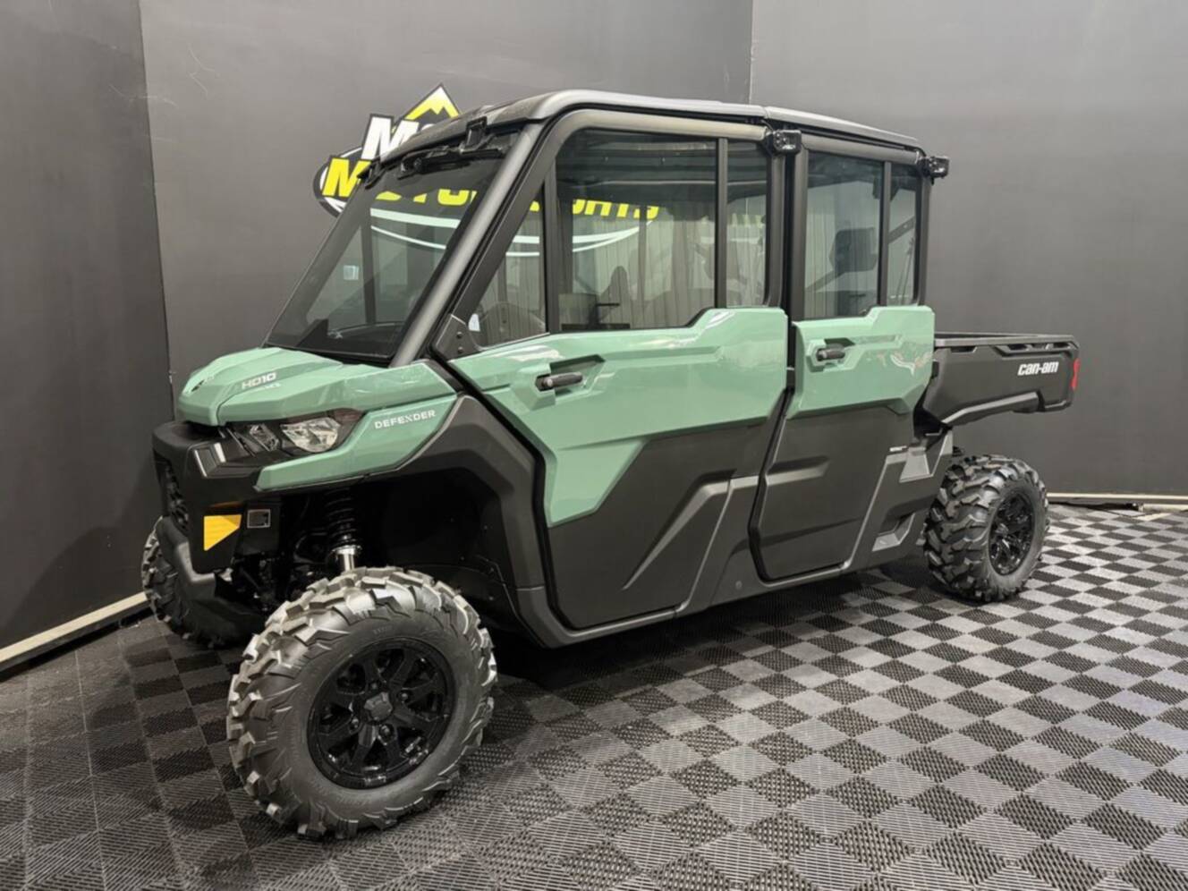 A photo of this 2026 Can-Am Defender MAX DPS CAB HD10