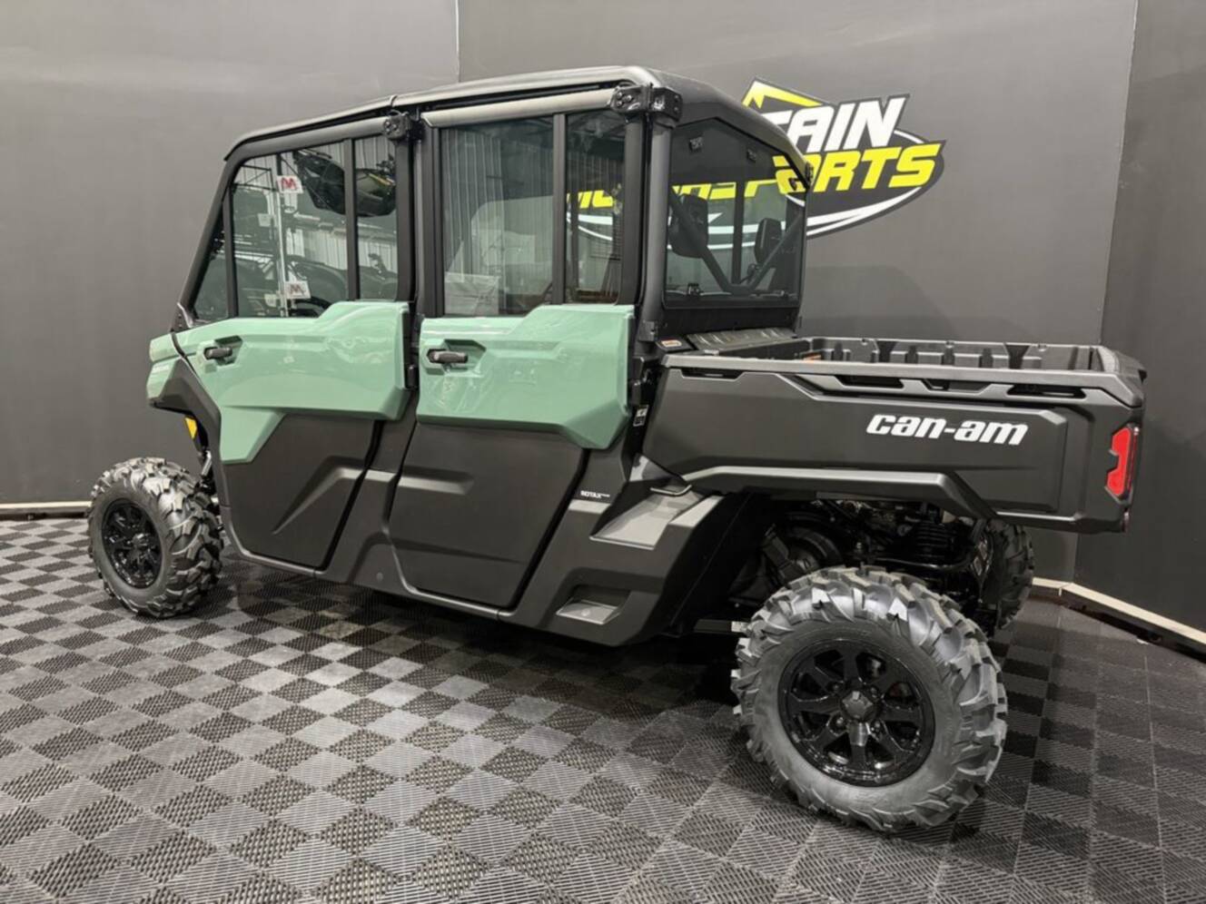 A photo of this 2026 Can-Am Defender MAX DPS CAB HD10