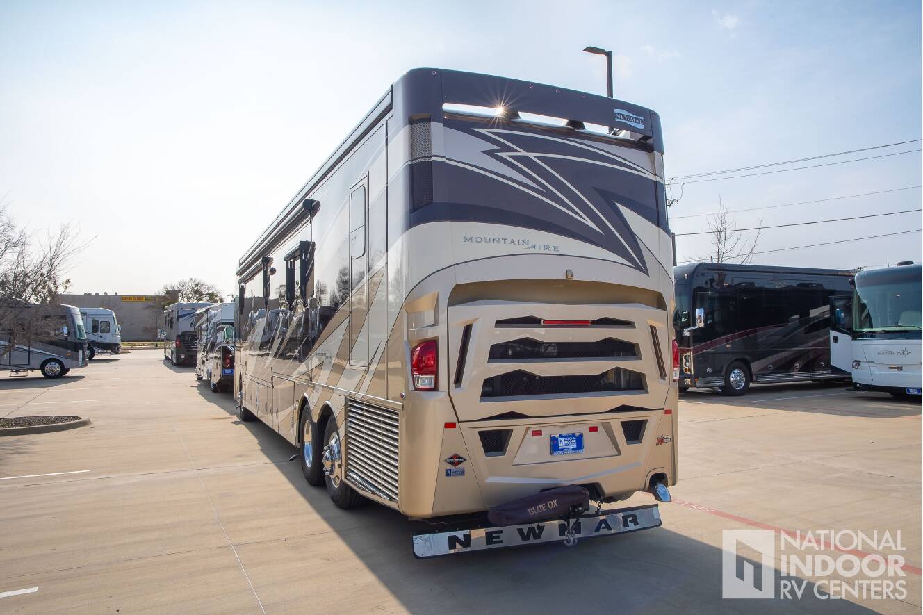 A photo of this 2021 Newmar Mountain Aire 4543