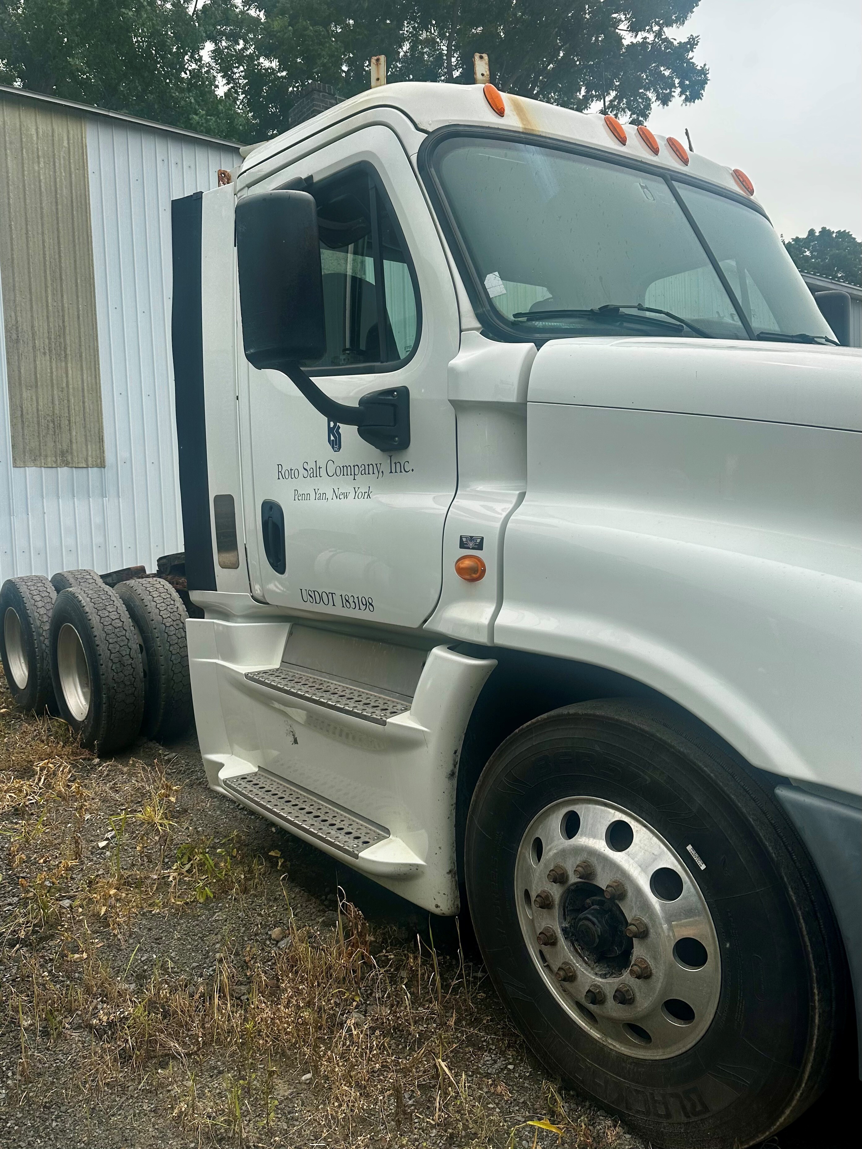 2014 FREIGHTLINER CASCADIA 125 in Penn Yan, NY