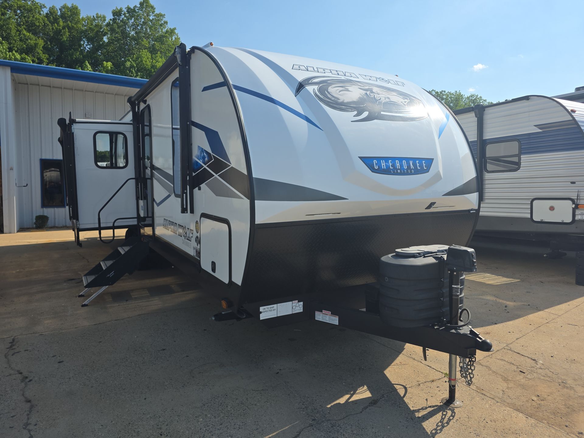 2024 Forest River Cherokee Alpha Wolf 26RL-L in franklinville NC