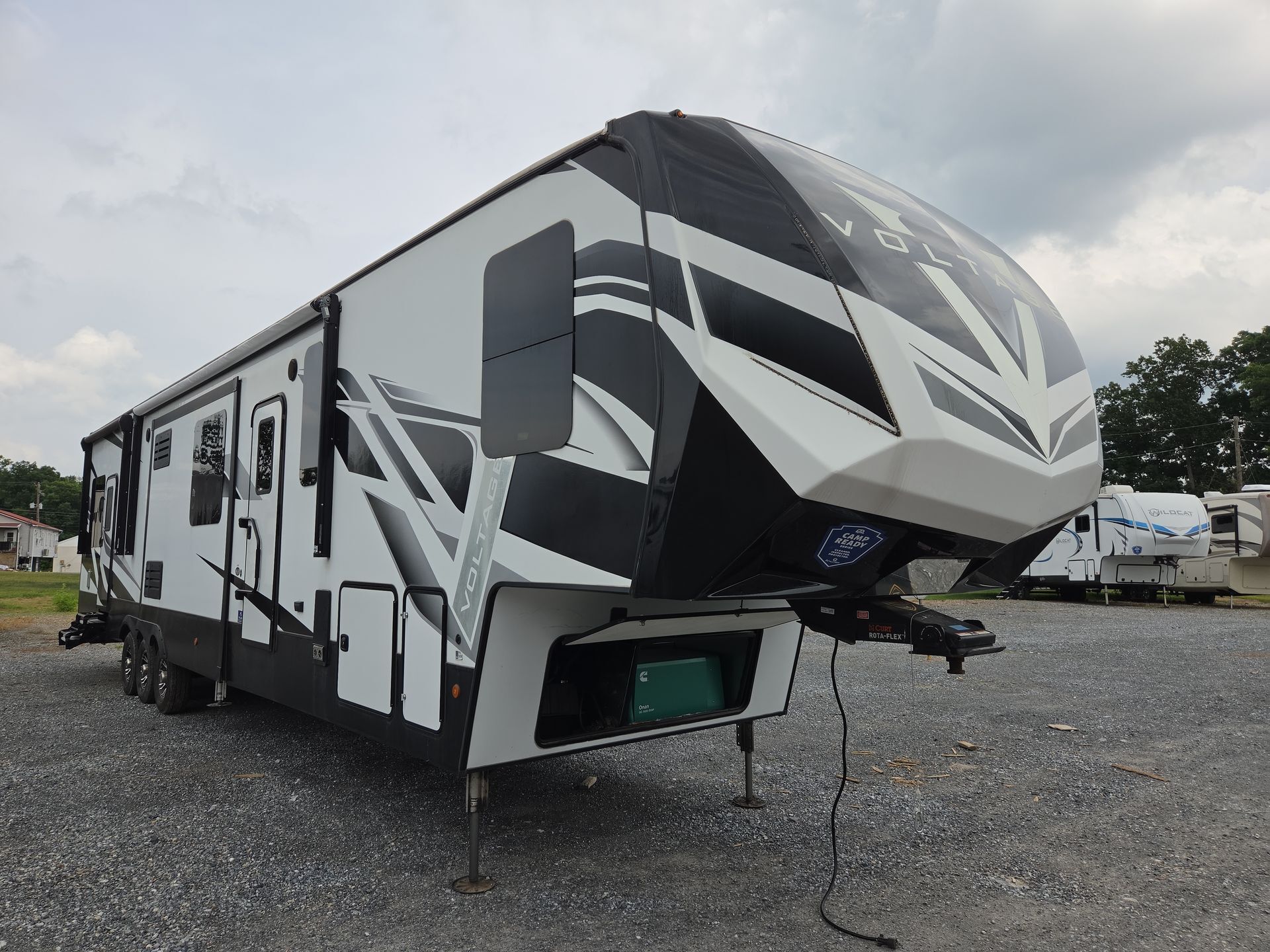 2022 Dutchmen Voltage 4225 Fifth Wheel Toy Hauler RV