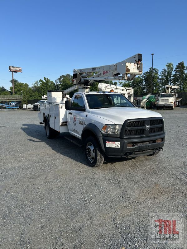 2016 Versalift SST-40-EIH in Canton, OH