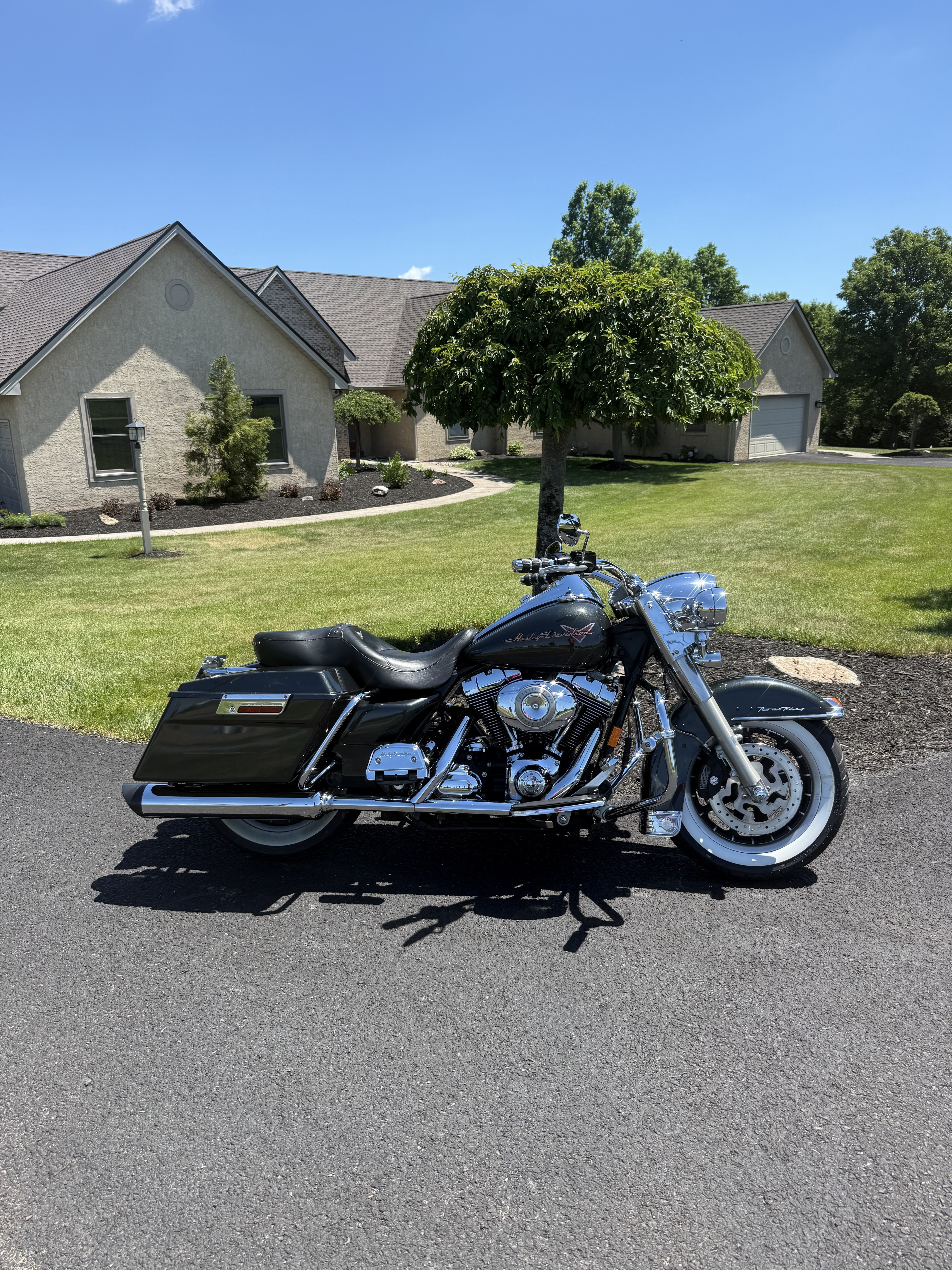 2008 Harley-Davidson ROAD KING FLHR Cruiser motorcycle