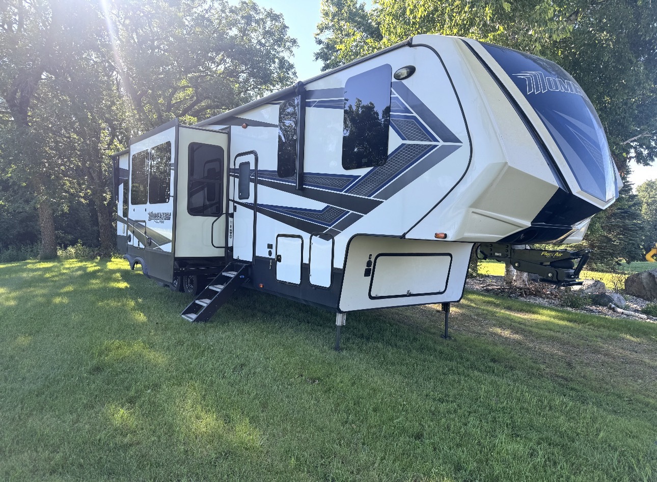 2020 Grand Design MOMENTUM M-CLASS 381M in farwell MN