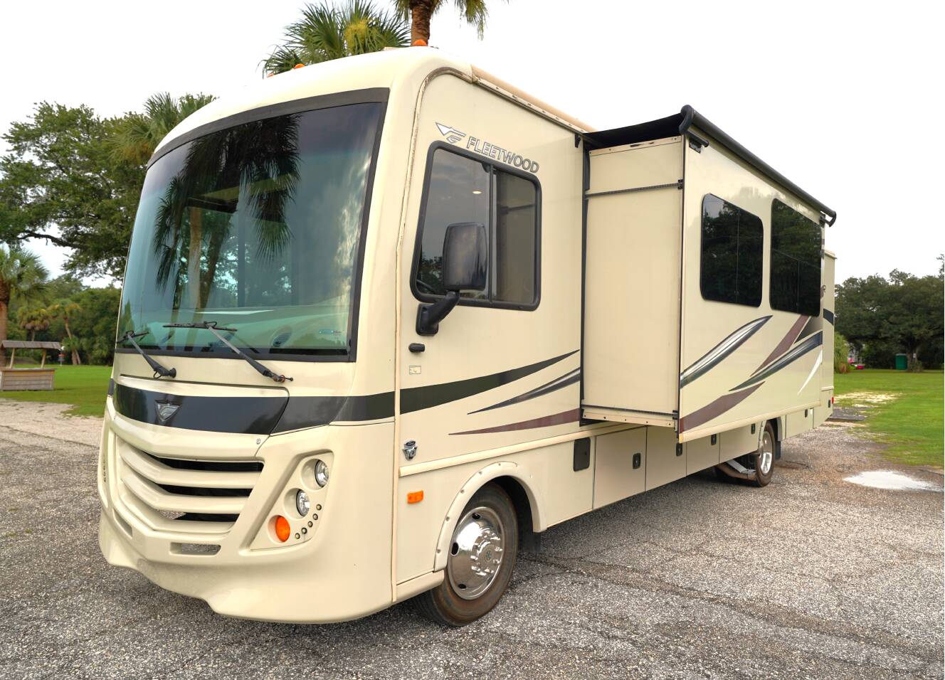 A photo of this 2017 Fleetwood FLAIR 31E