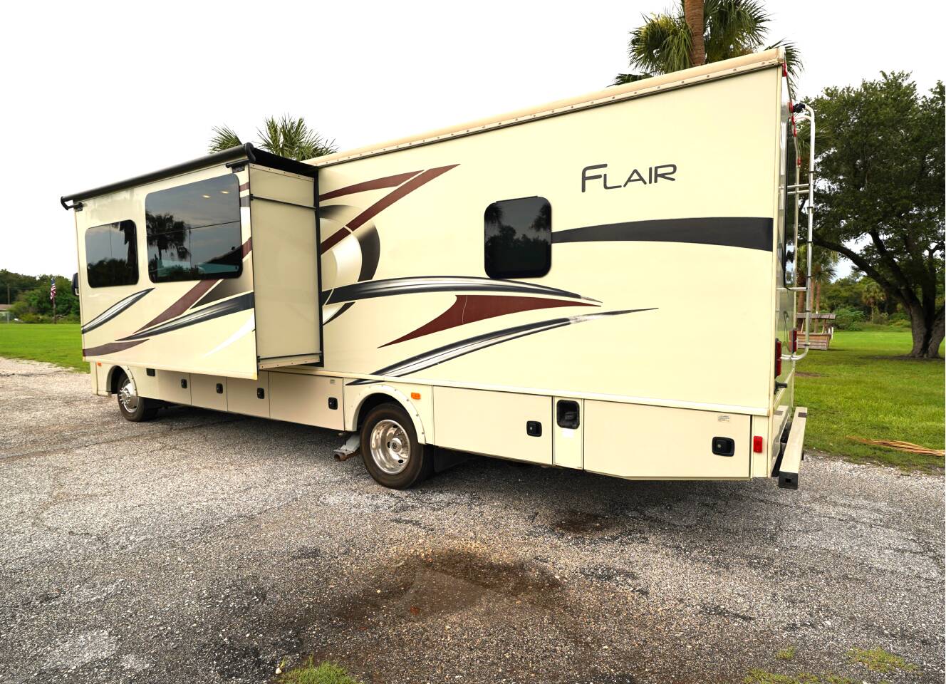 A photo of this 2017 Fleetwood FLAIR 31E