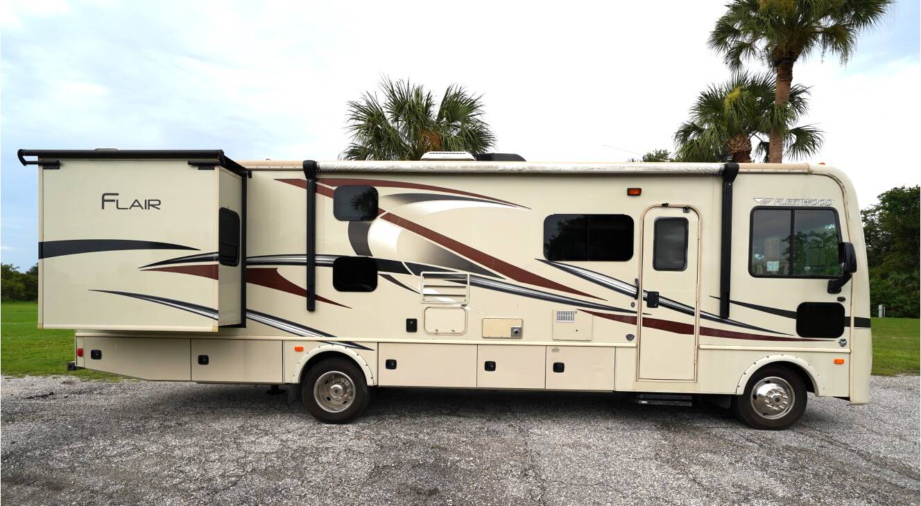 A photo of this 2017 Fleetwood FLAIR 31E