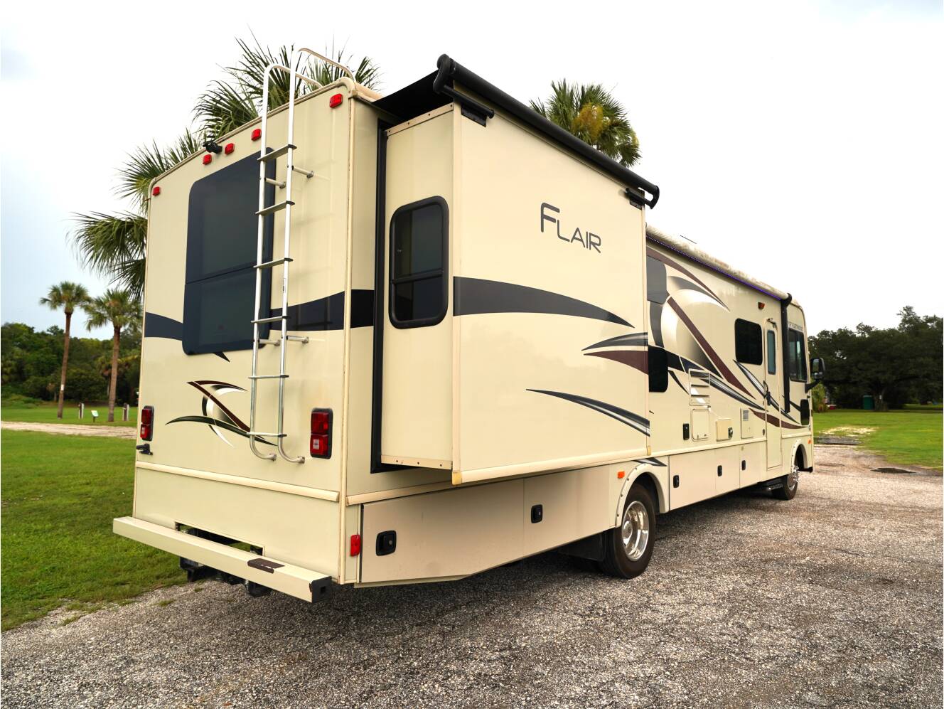 A photo of this 2017 Fleetwood FLAIR 31E
