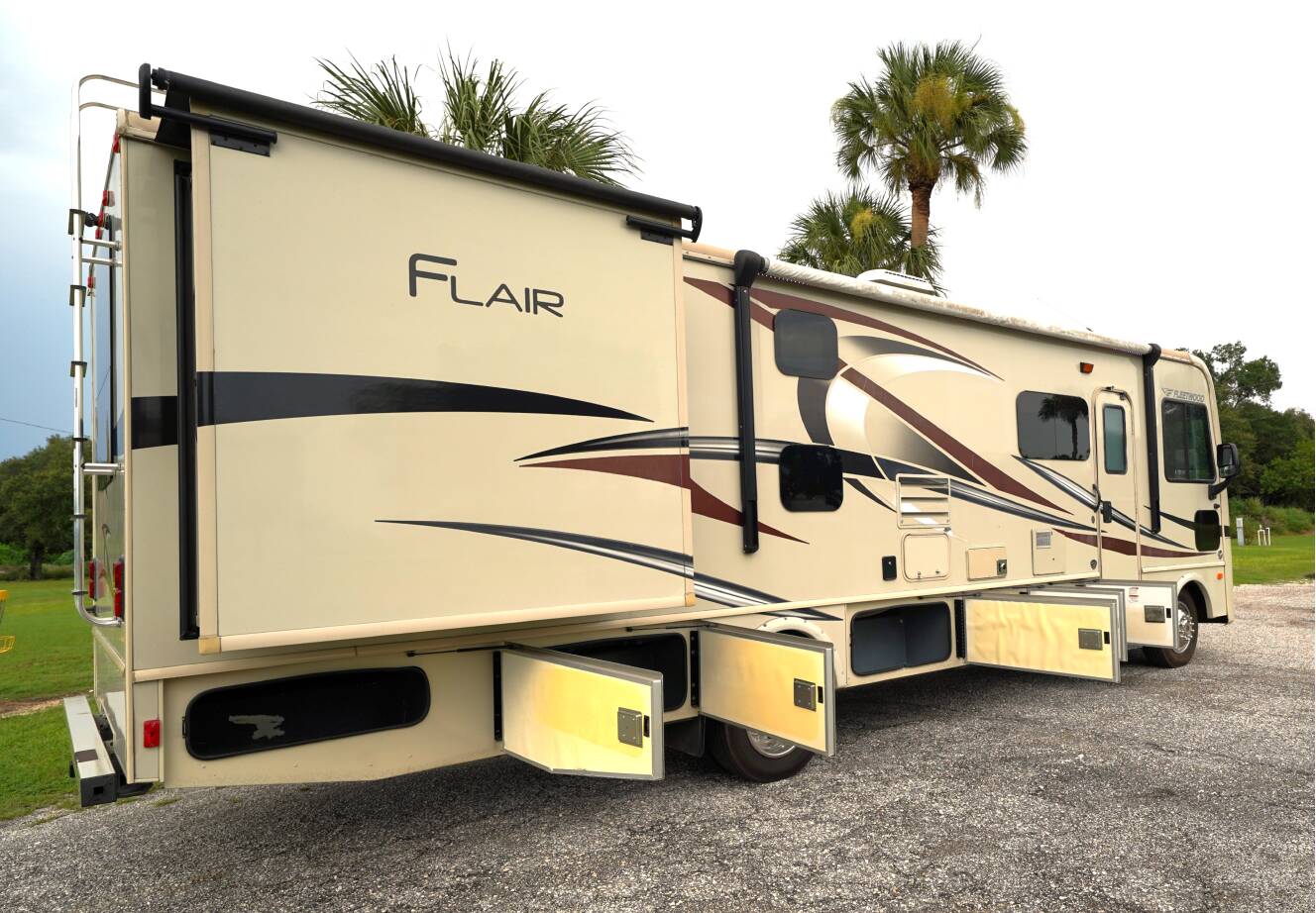 A photo of this 2017 Fleetwood FLAIR 31E