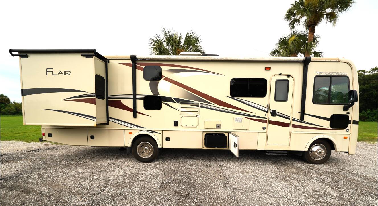 A photo of this 2017 Fleetwood FLAIR 31E