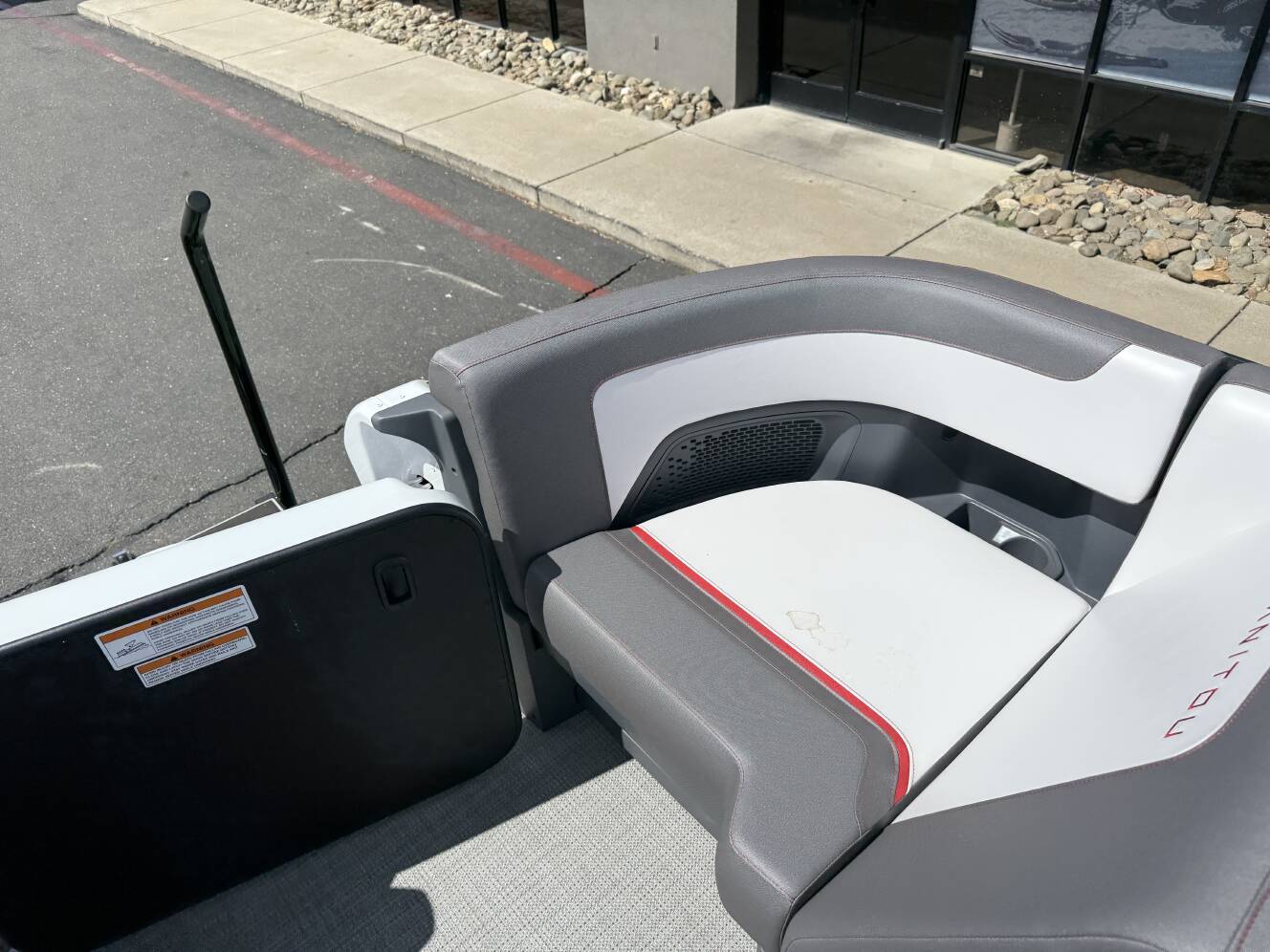 A photo of this 2025 Manitou Cruise 20 MAX Bench