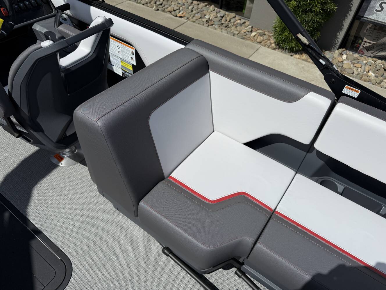 A photo of this 2025 Manitou Cruise 20 MAX Bench