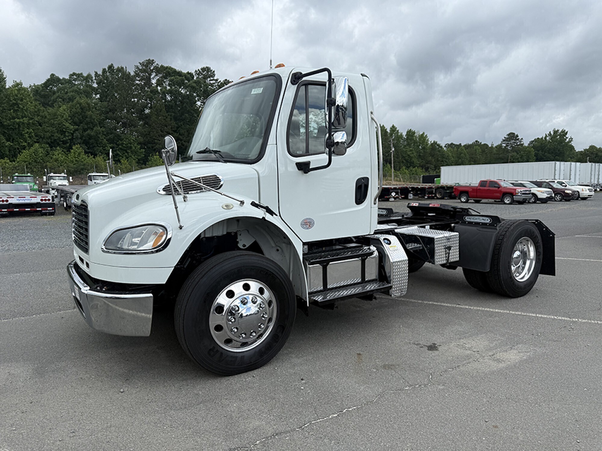 2019 FREIGHTLINER BUSINESS CLASS M2 106 in Weyers Cave, VA