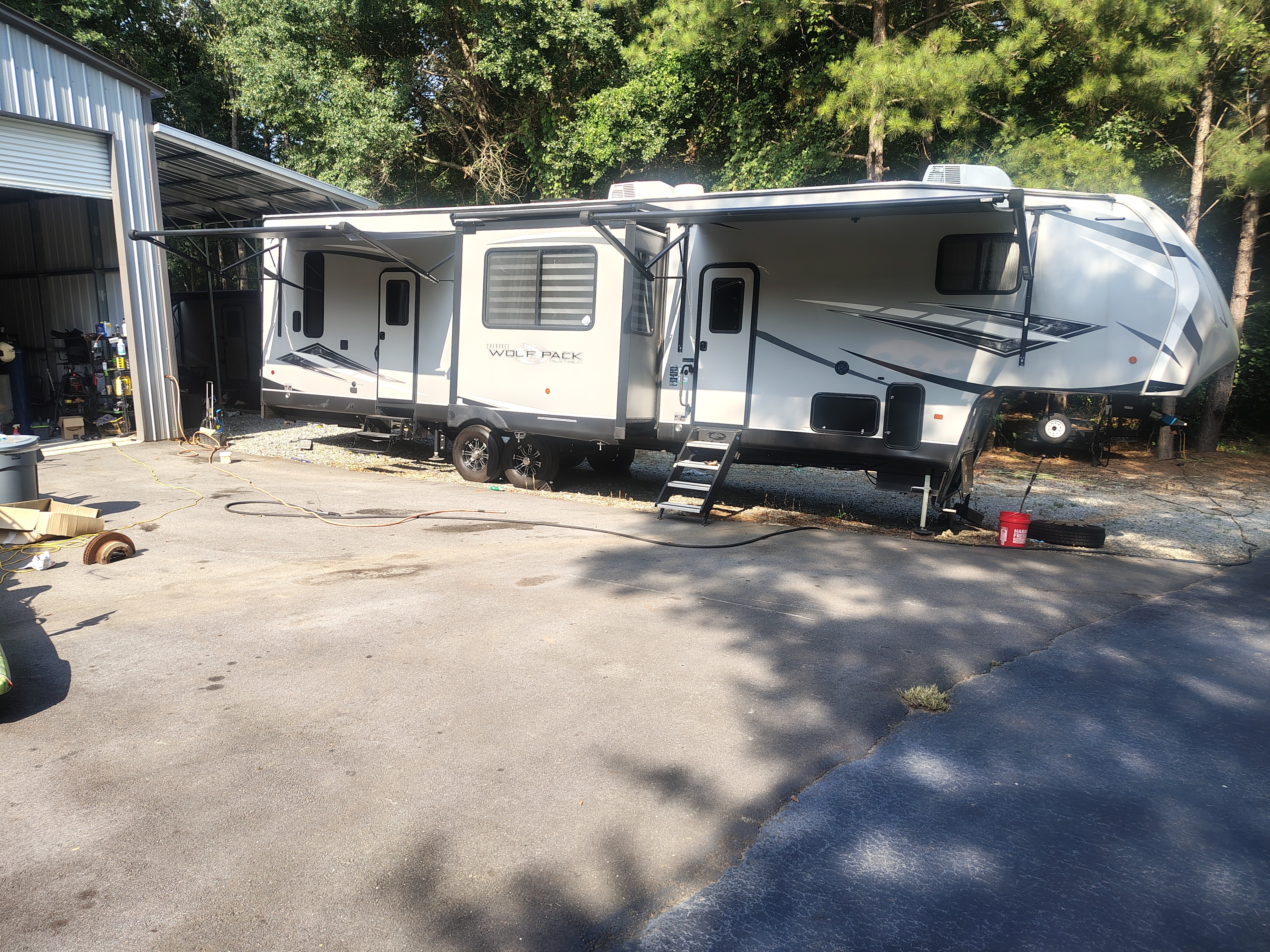 2021 Forest River CHEROKEE WOLF PACK PLATINUM 335PACK13 RV