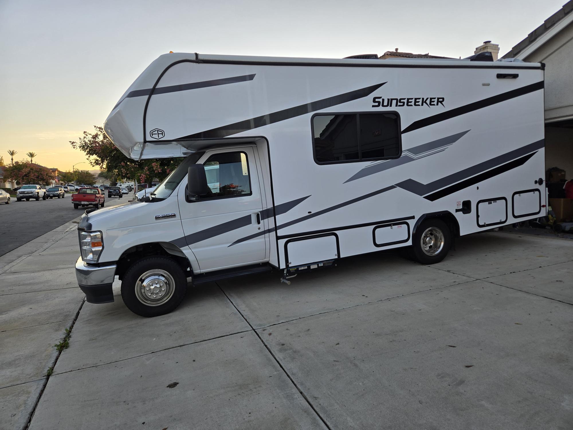 2025 Forest River SUNSEEKER 2350LE RV