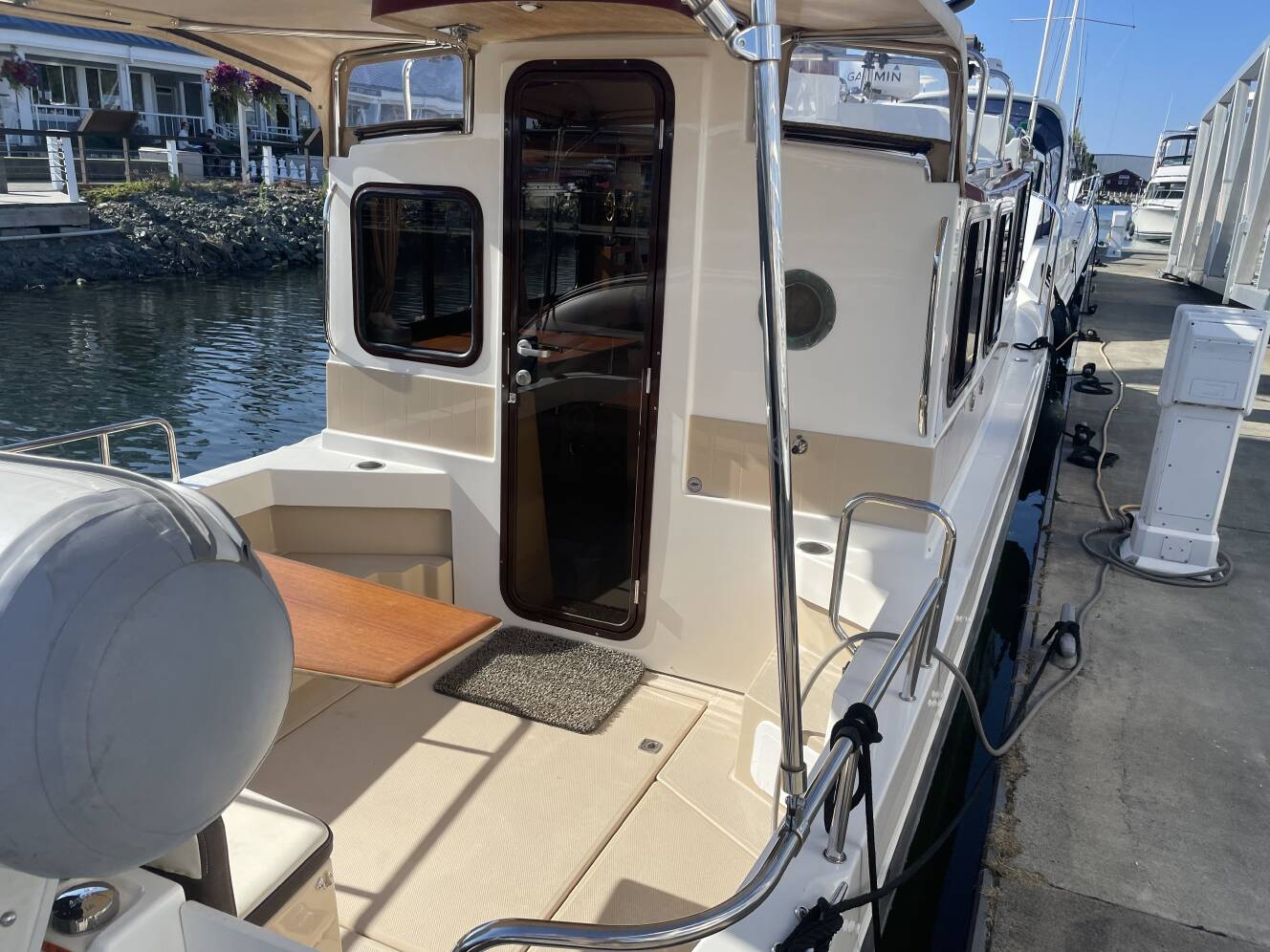 A photo of this 2016 Ranger Tugs R-27