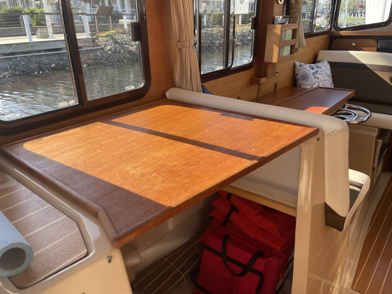 A photo of this 2016 Ranger Tugs R-27