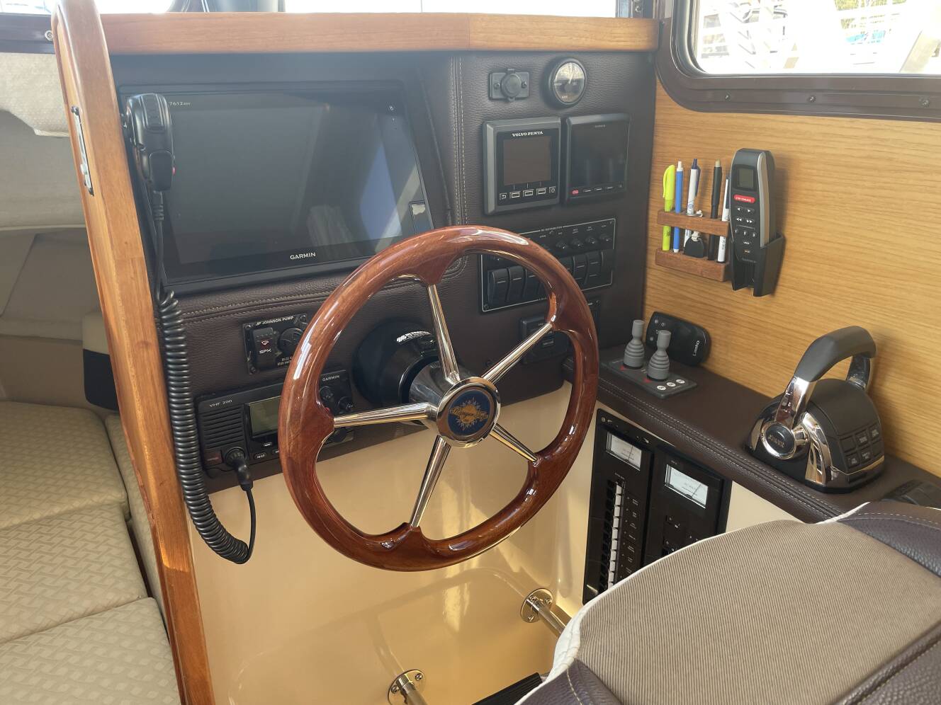 A photo of this 2016 Ranger Tugs R-27