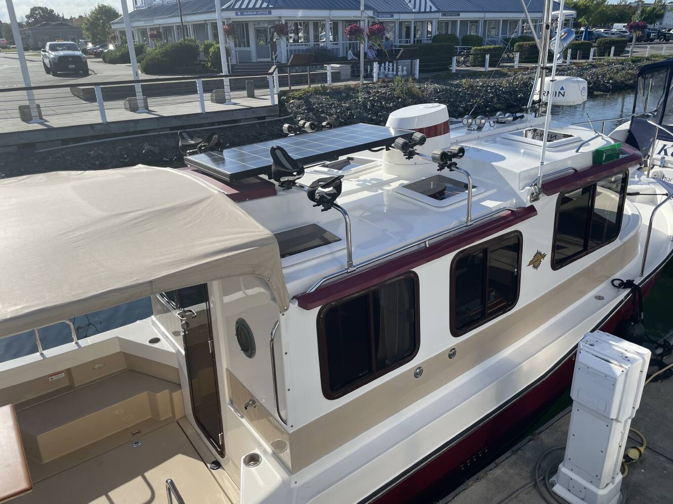 A photo of this 2016 Ranger Tugs R-27