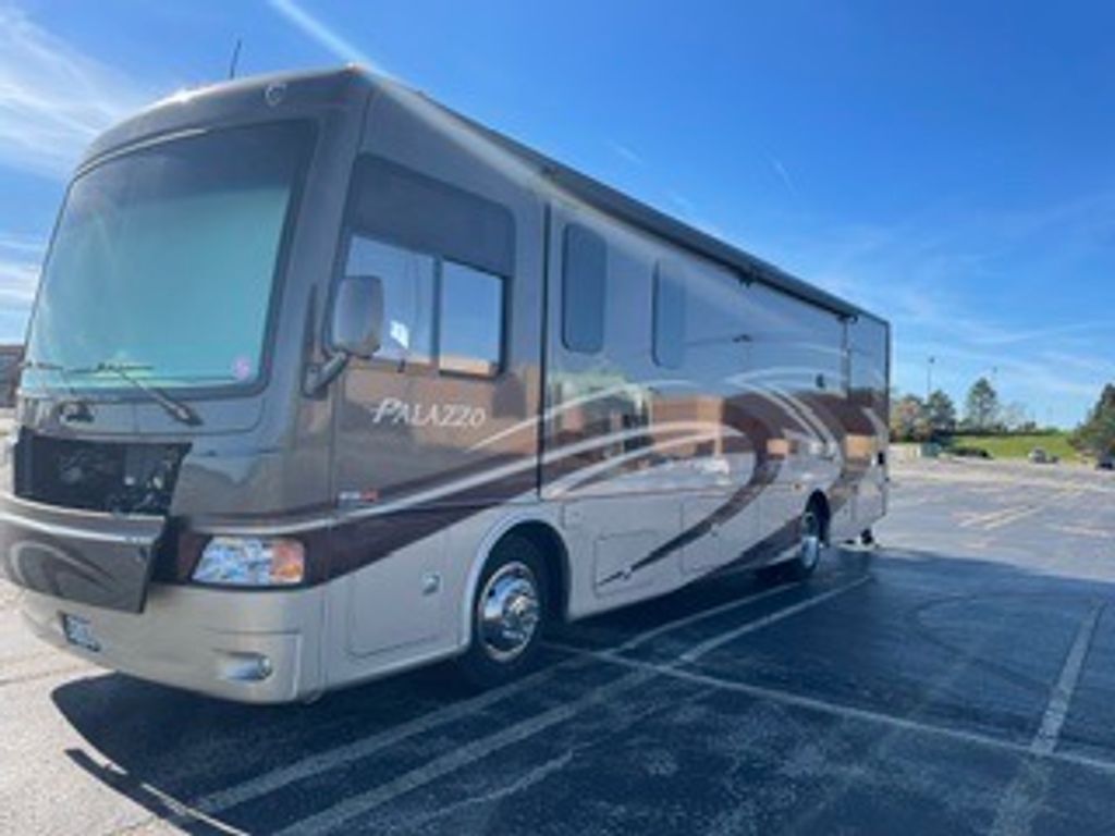 2014 Thor Motor Coach Palazzo 33.2 in volo IL
