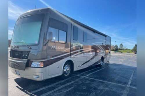 2014 Thor Motor Coach Palazzo 33.2 in volo IL