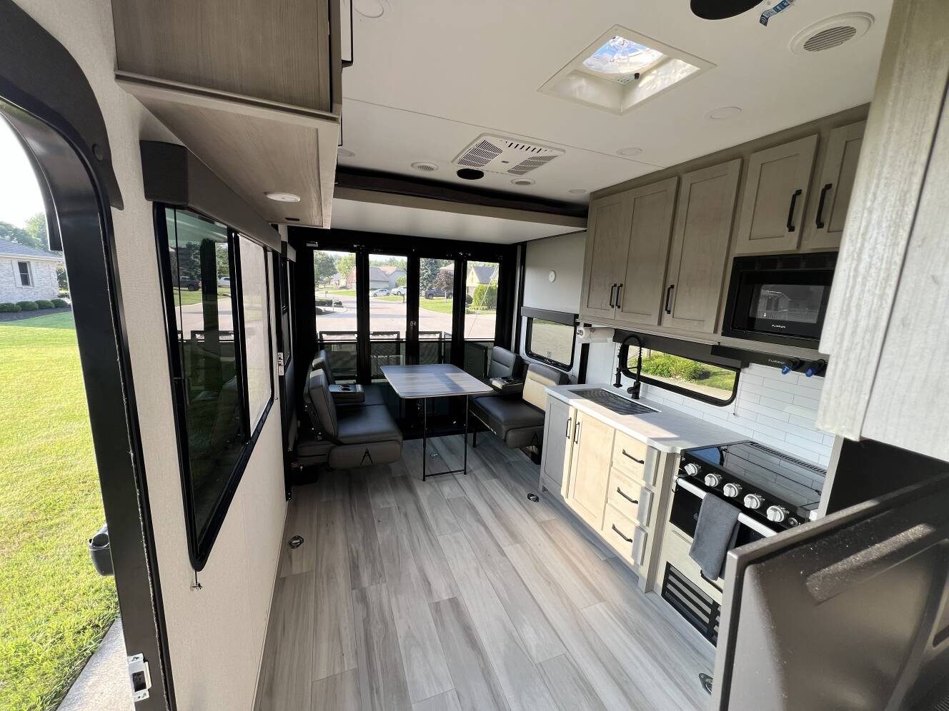 A photo of this 2025 Grand Design MOMENTUM G-CLASS