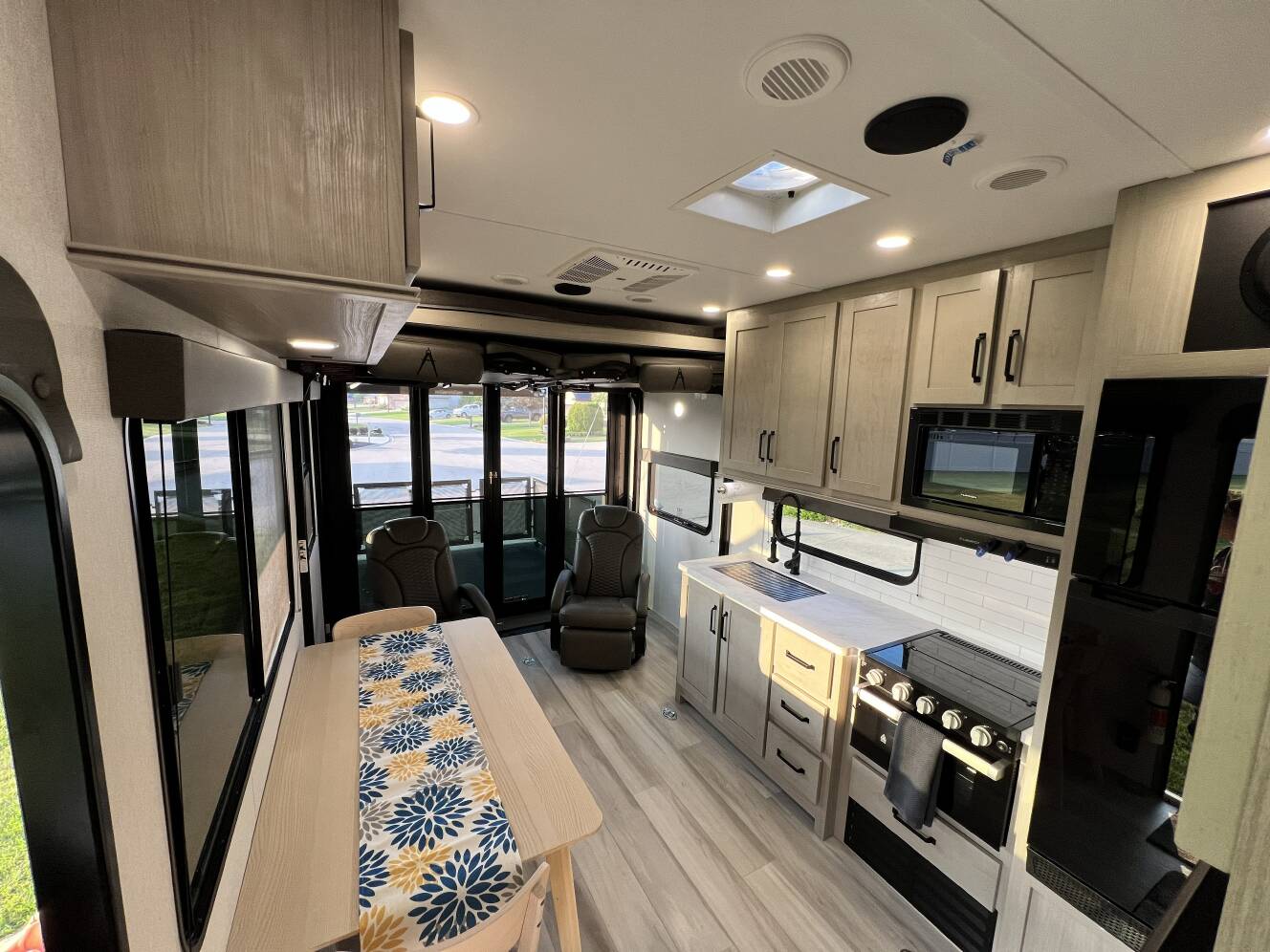 A photo of this 2025 Grand Design MOMENTUM G-CLASS