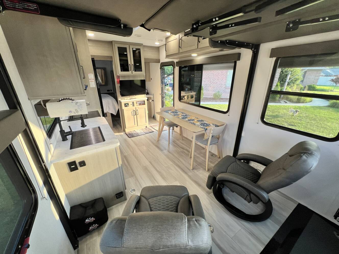 A photo of this 2025 Grand Design MOMENTUM G-CLASS